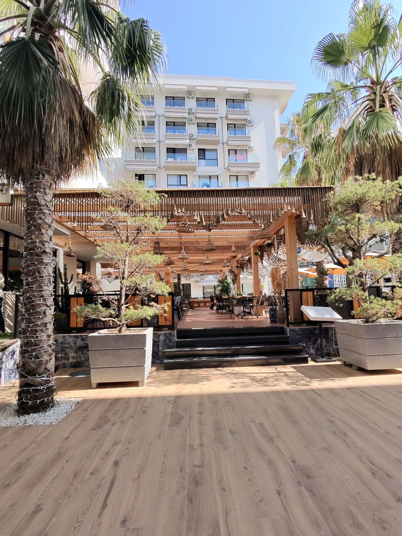 Hermanos entrance